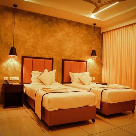 Hotel New York Square Kottayam Exterior foto