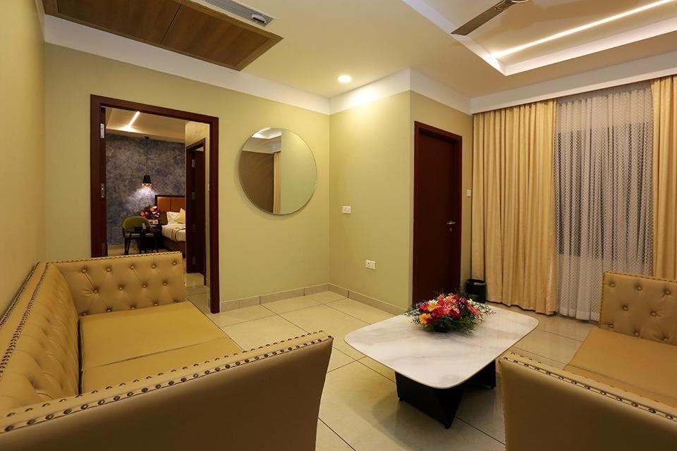 Hotel New York Square Kottayam Exterior foto