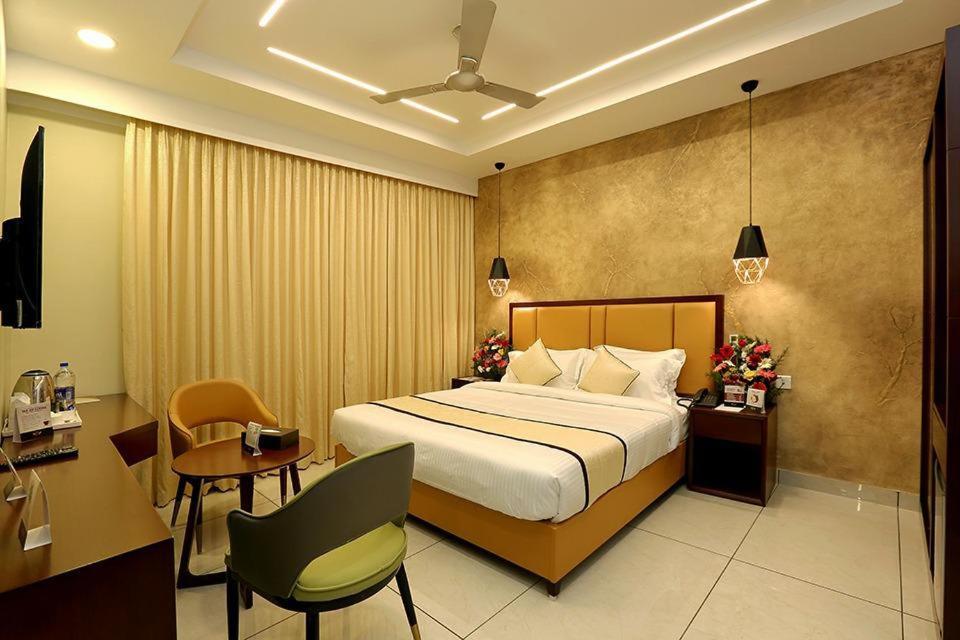 Hotel New York Square Kottayam Exterior foto