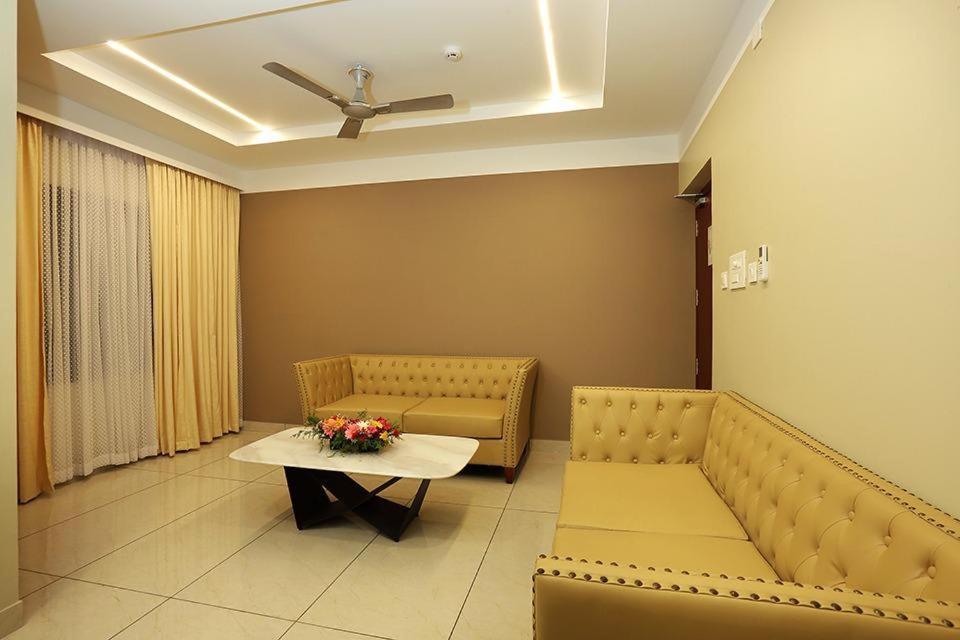 Hotel New York Square Kottayam Exterior foto