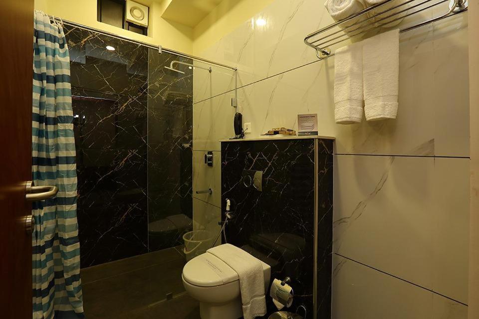 Hotel New York Square Kottayam Exterior foto