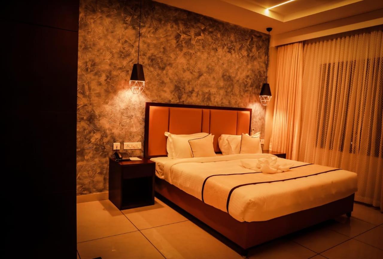 Hotel New York Square Kottayam Exterior foto